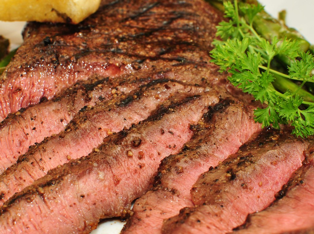 Bife cortado en su punto exacto